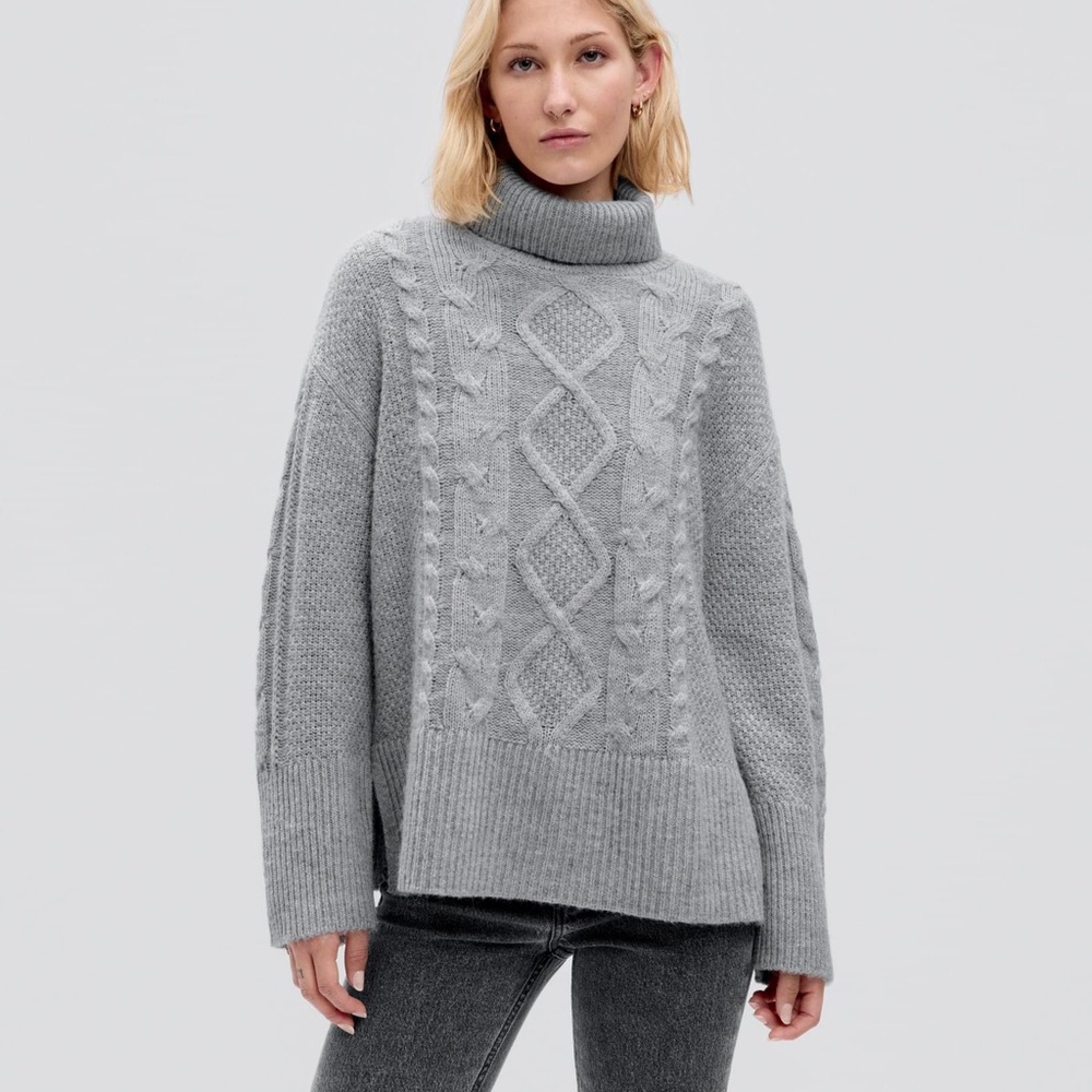 NWT! Gap 24/7 Split-Hem Cable-Knit Sweater | large